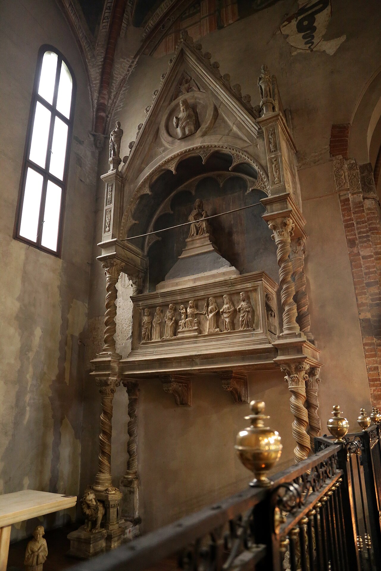 Stefano and Valentina Visconti's grave by Bonino da Campione