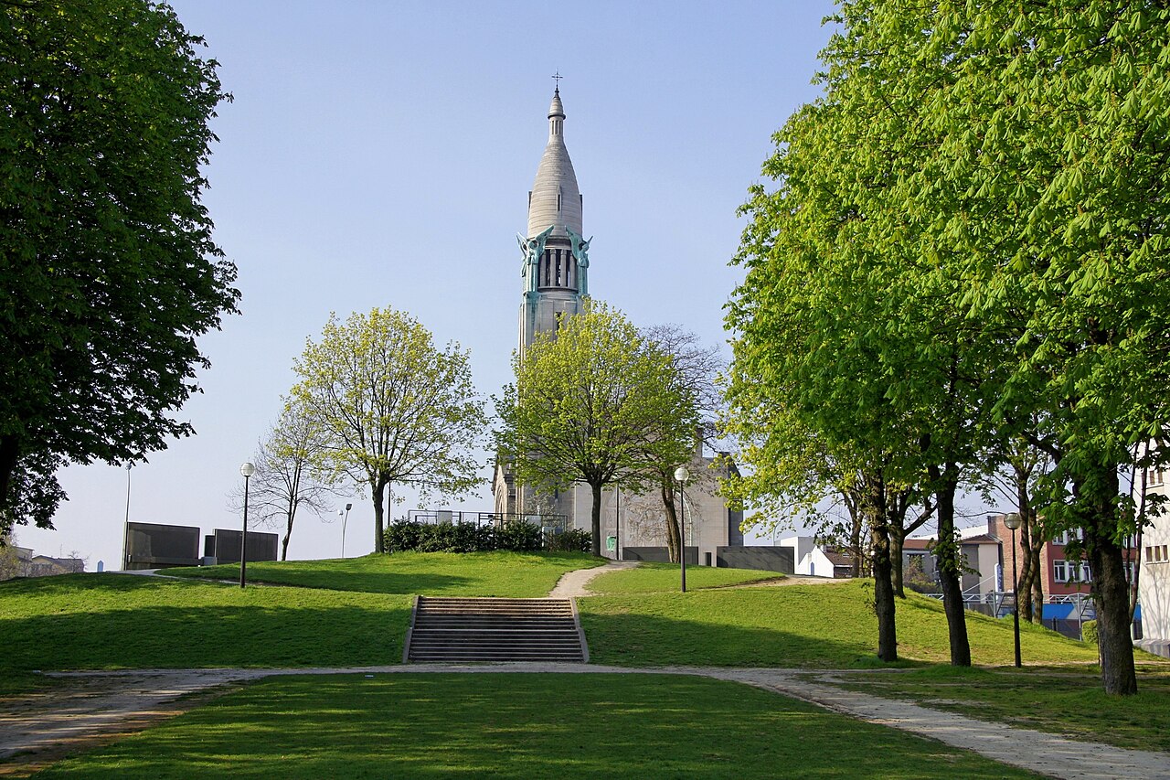 Église du Sacré-Coeur de Gentilly by Jacques Gruber