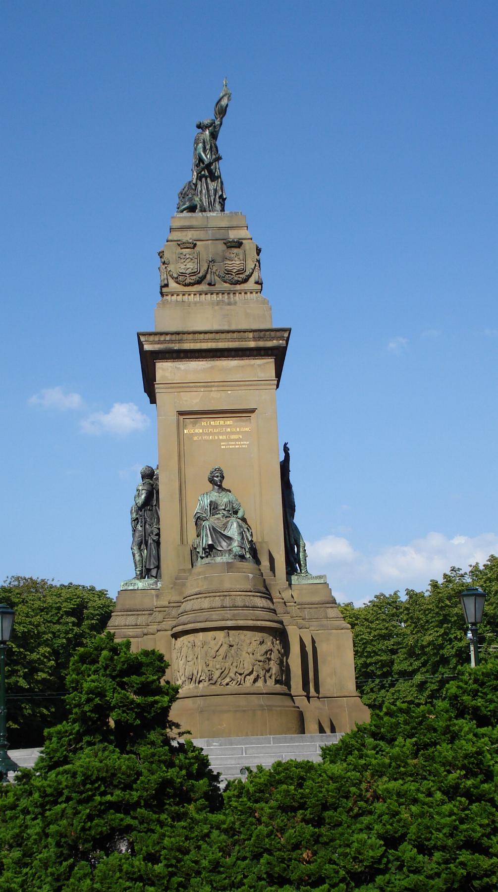 Onafhankelijkheidsmonument by Joseph Jaquet