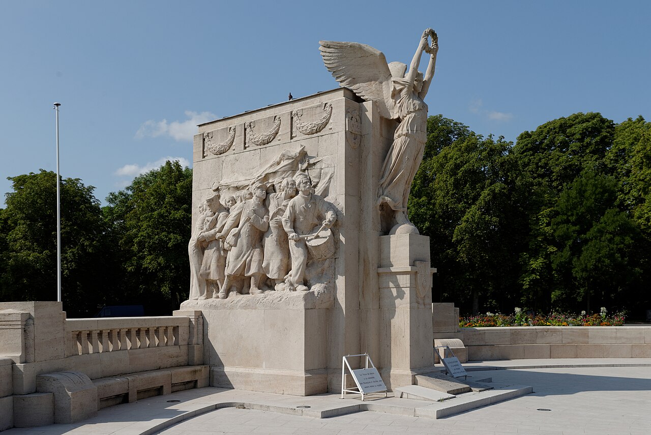 Monument aux morts de Dijon by Paul Gasq