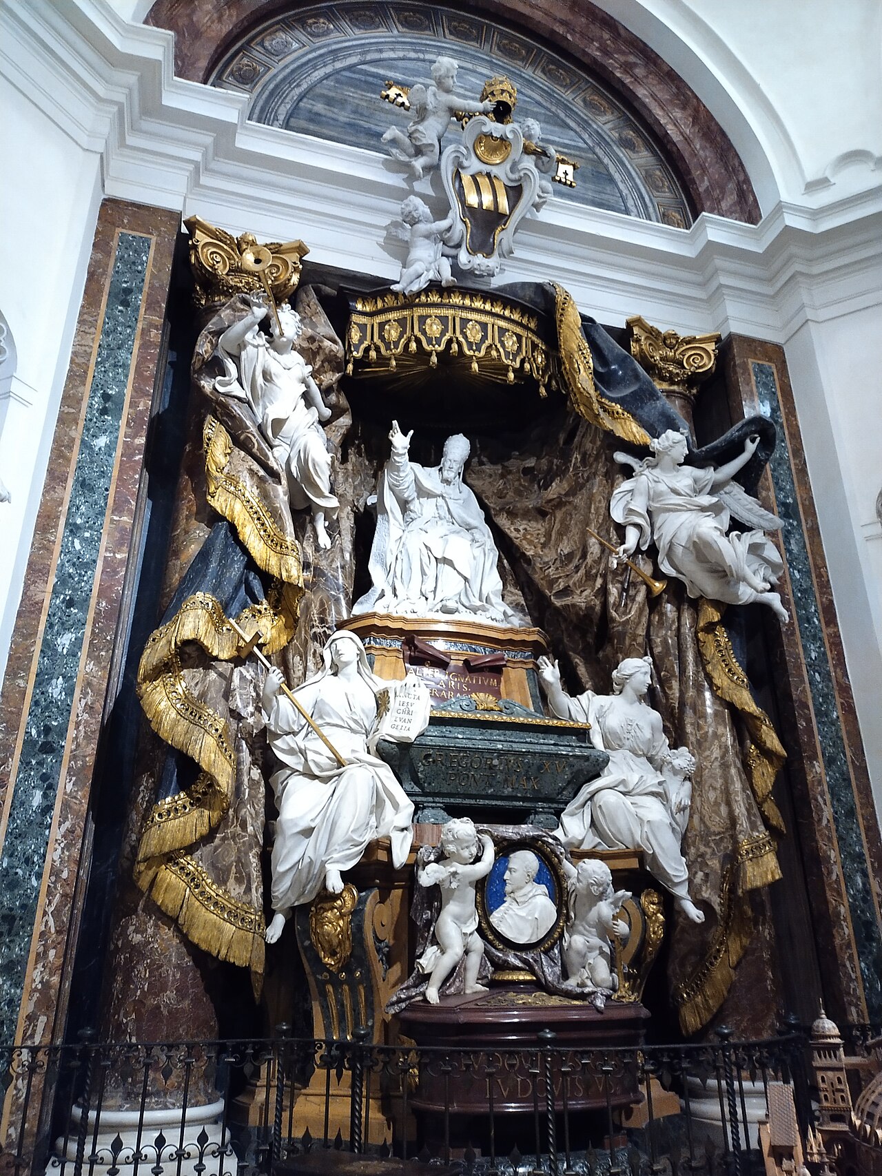 Tomb of Gregorius XV by Pierre-Étienne Monnot